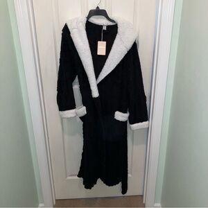 Women’s plush black robe; S-M (6-12) new with tags